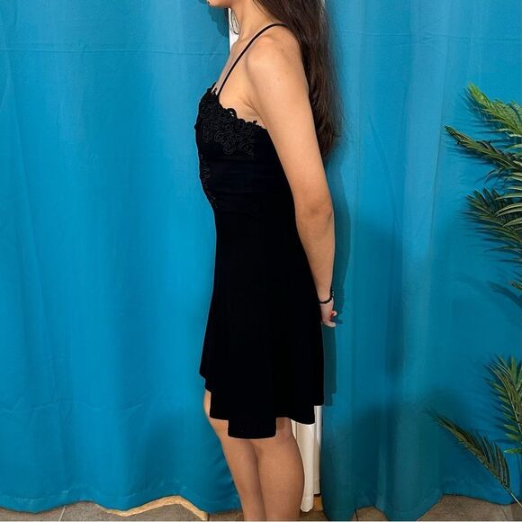 C19- Miss Selfridge black little dress with lace accent in the front - Picture 2 of 5